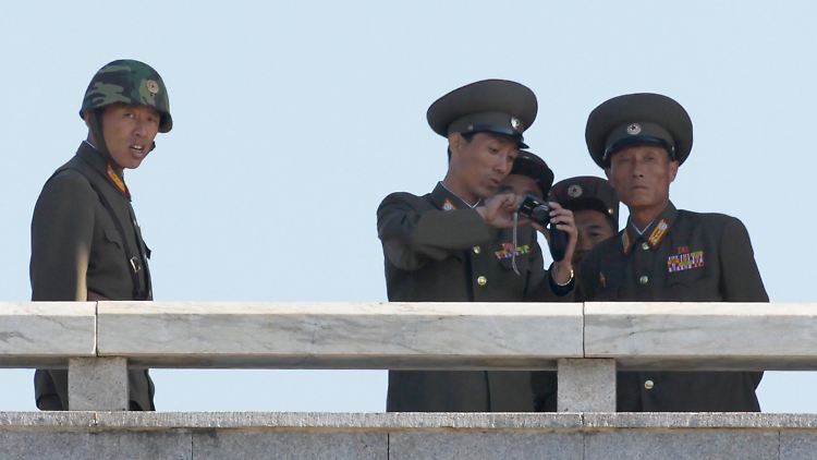 Nordkoreanische Soldaten im Dorf Panmunjom nördlich von Seoul.