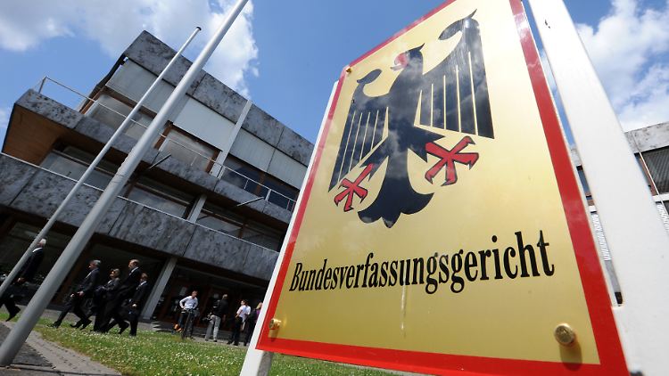 Die Abschiebung von Gefährdern sei mit dem Grundgesetz vereinbar, urteilt das Bundesverfassungsgericht.