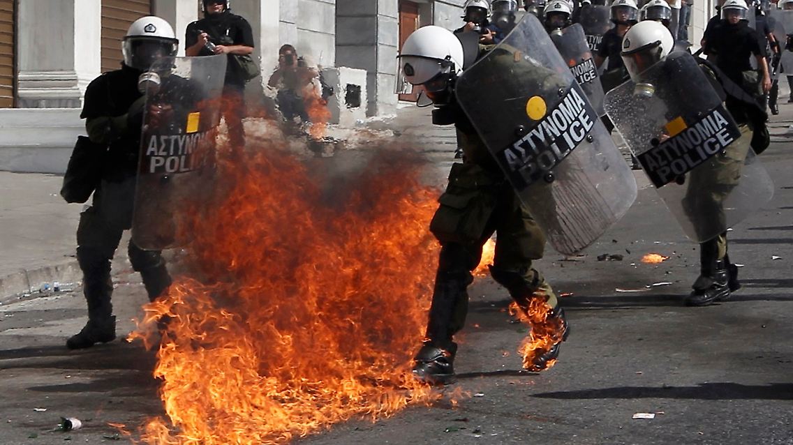 2012-10-18T153408Z_01_KOL119R_RTRMDNP_3_GREECE-STRIKE.JPG2988640395019253088.jpg