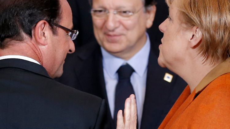 Hollande (l.), EU-Kommissionspräsident Barroso und Merkel in Brüssel.