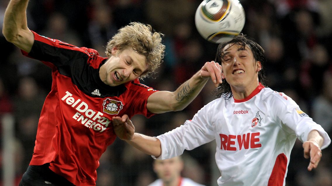 Keine Tore in Leverkusen: Hier bemühen sich Leverkusener Stefan Kießling, links, und der Kölner Pedro Geromel.