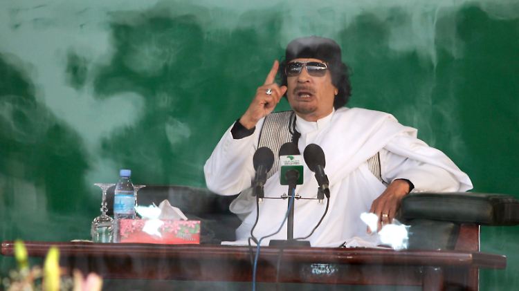Gaddafi ruft zum Dschihad gegen die Schweiz auf.