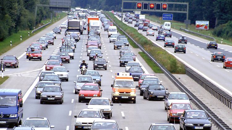 Das deutsche Autobahnnetz ist schon heute regelmäßig überlastet.