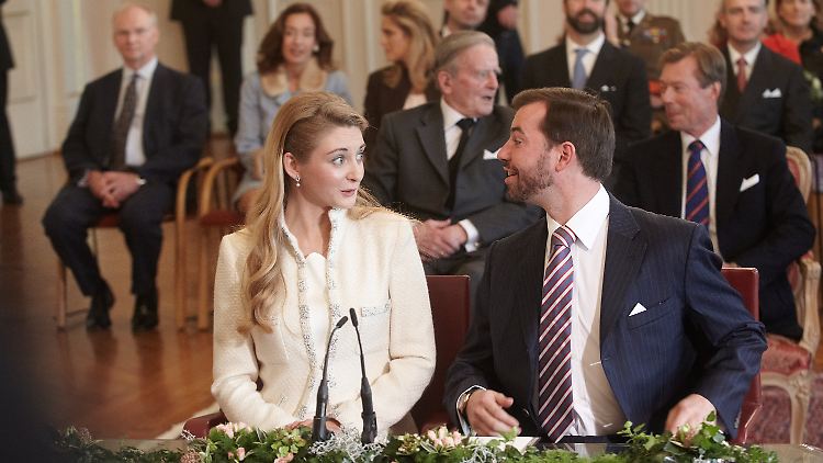 Die Braut hatte sich zumindest für die standesamtliche Zeremonie eine "ganz normale Hochzeit zwischen Guillaume und mir" gewünscht.