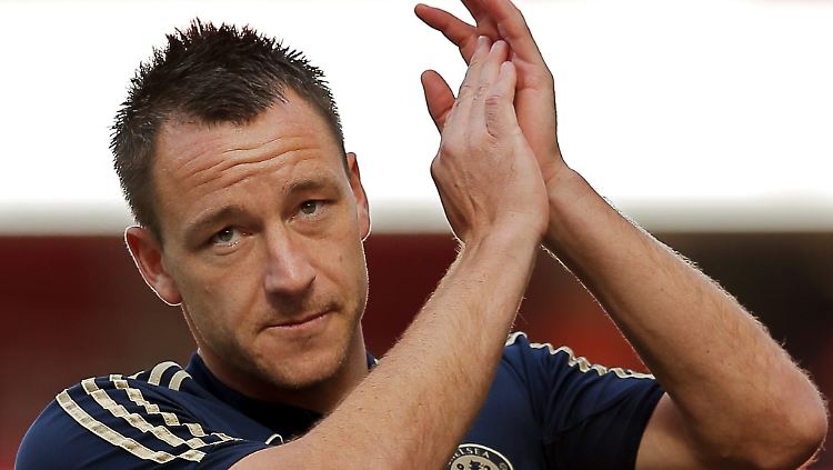 Terry soll im Premier-League-Spiel gegen den Londoner Lokalrivalen Queens Park im Oktober 2011 seinen dunkelhäutigen Gegenspieler Ferdinand rassistisch beschimpft haben.