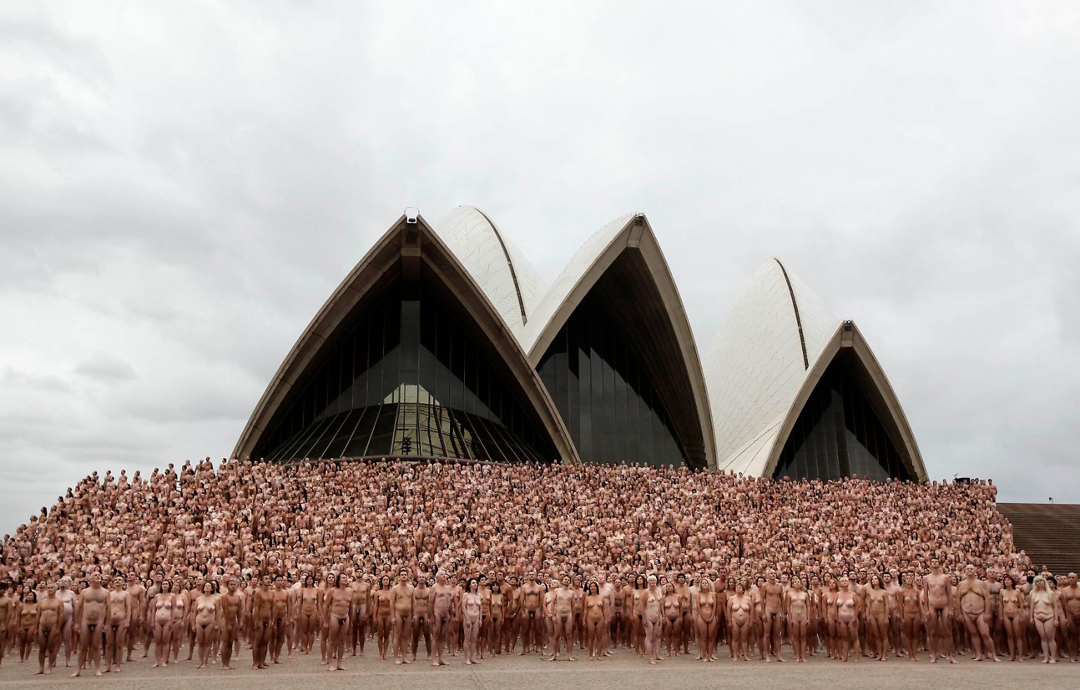 Tausende Nackte in Sydney: Tunick zieht die Massen aus - n-tv.de