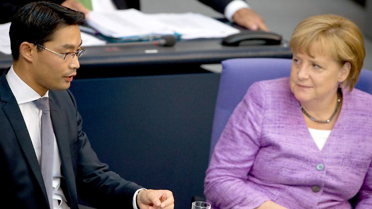 Merkel wird wohl wieder einmal auf Distanz zu Rösler gehen.