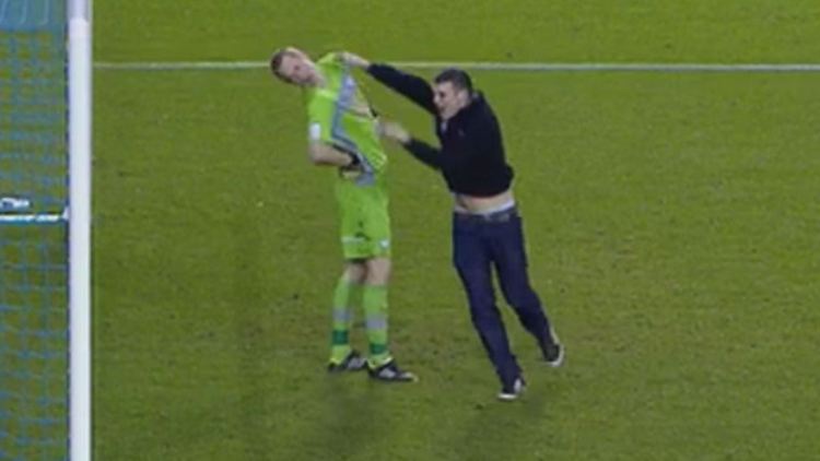Auf einmal war er vor mir und griff mich mit beiden Händen an. Ich war wie betäubt: beschreibt Chris Kirkland den Angriff. (Foto: Sky Sport)