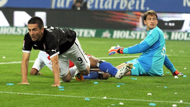 Neuer hatte beim Tor von Ibisevic keine Chance.