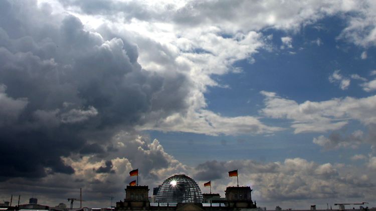 Immer mehr dunkle Konjunkturwolken auch über Deutschland.