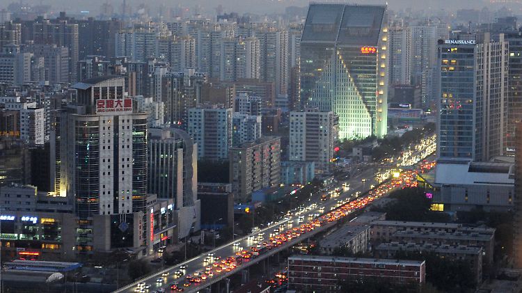 Abendverkehr in Chinas Hauptstadt Peking.