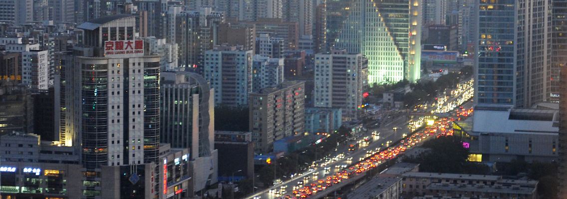Straßenverkehr in der chinesischen Hauptstadt Peking.