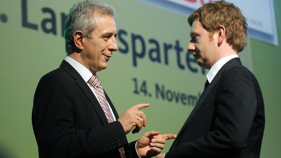 Tillich (l.) und Kretschmer versichern: "Alles rechtens". (Foto: CDU-Landesparteitag im November 2009 in Chemnitz)
