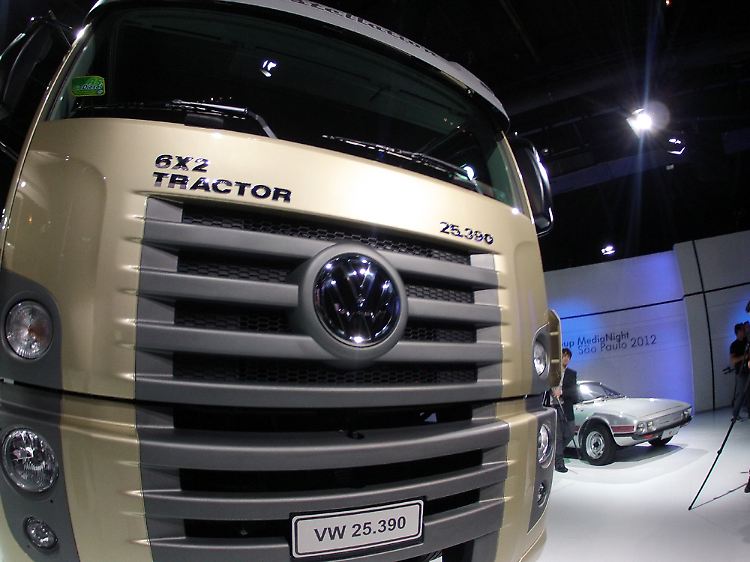 Das weltweit größte Marken-Logo aller VW-Produkten: Der Tractor VW 25.390.
