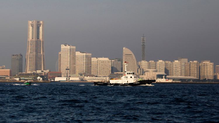 In der Bucht von Yokohama, südlich von Tokio: An der Börse warten die Anleger auf die Signale der Schwergewichte.