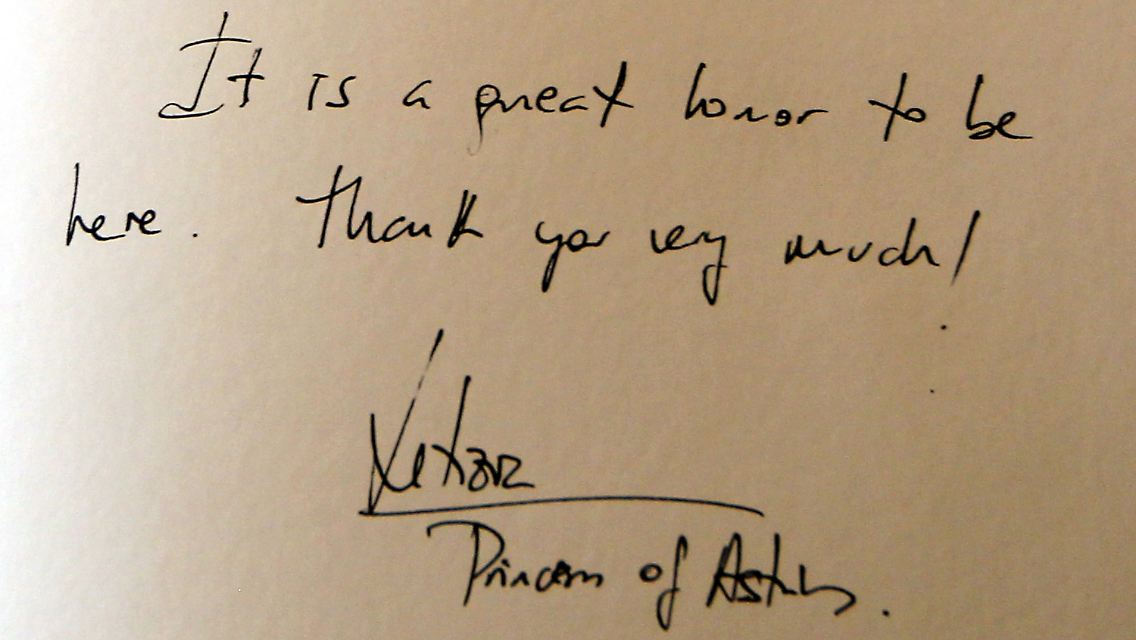 Ganz bescheiden und ernsthaft war die Prinzessin.