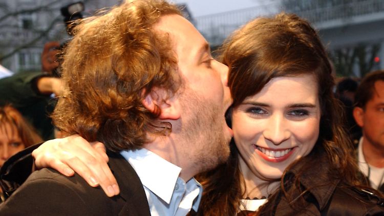 Christian Ulmen hat bei Nora Tschirner keine Berührungsängste.