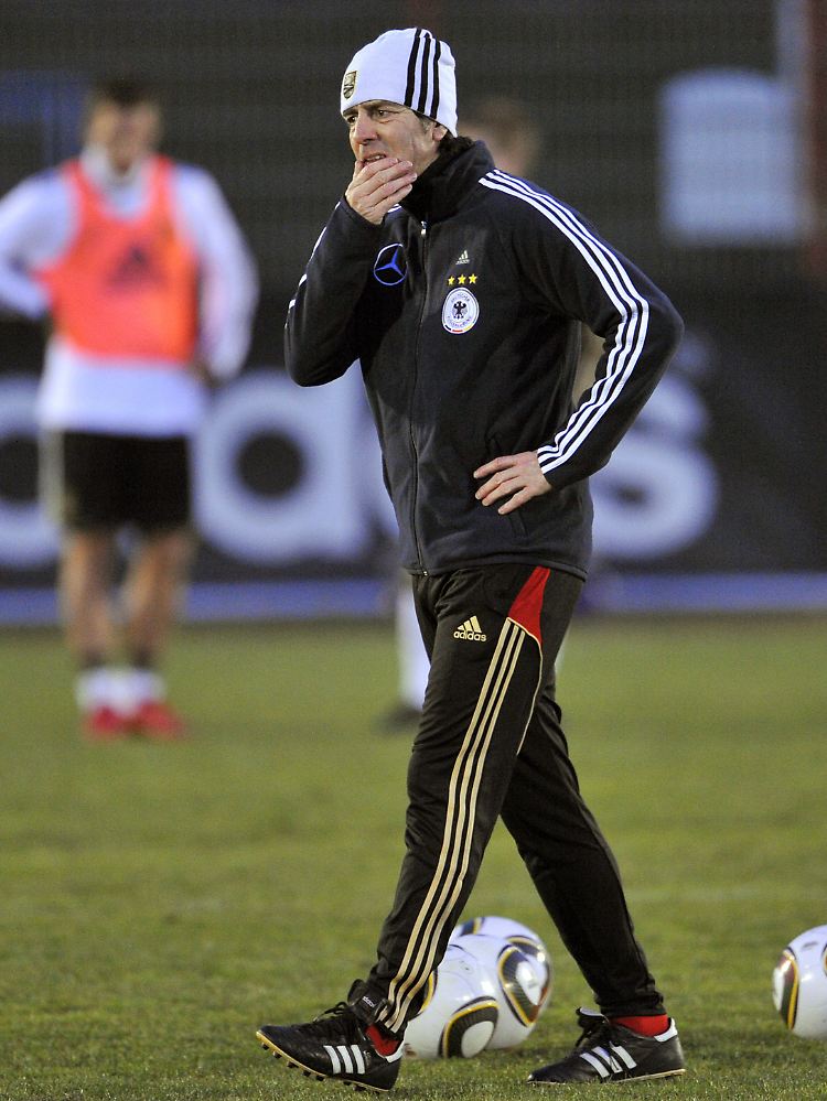 Joachim Löw sieht Bastian Schweinsteiger jetzt auch zentral. Dort hat der Münchner im Verein überzeugen können.