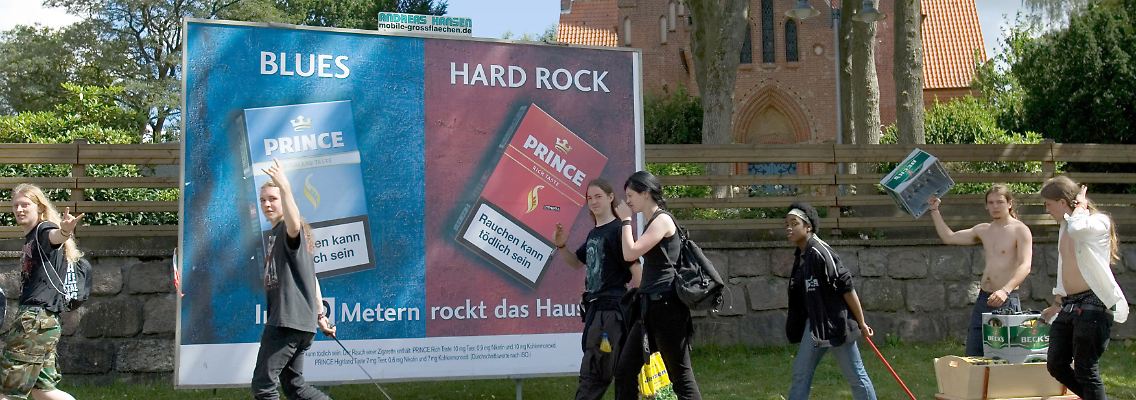 Jugendliche sind besonders leicht zu beeinflussen, auch von Zigarettenwerbung.