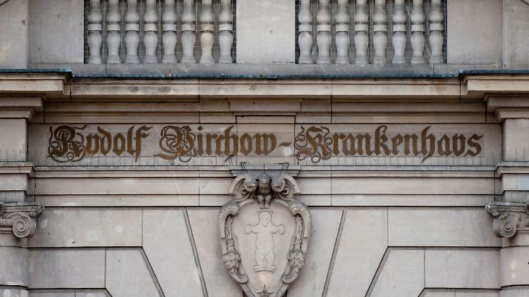 In einer Klinik der Charité soll sich das Neugeborene angesteckt haben.