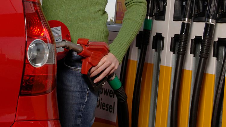 Diesel kostet aktuell an der Zapfsäule fast so viel wie Super.