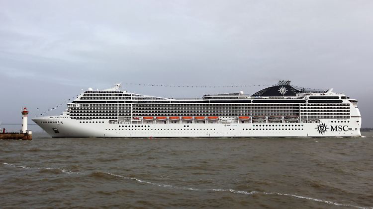 Die "MSC Magnifica" beim Verlassen der Werft in Saint Nazaire (Frankreich) am 25. Februar 2010.