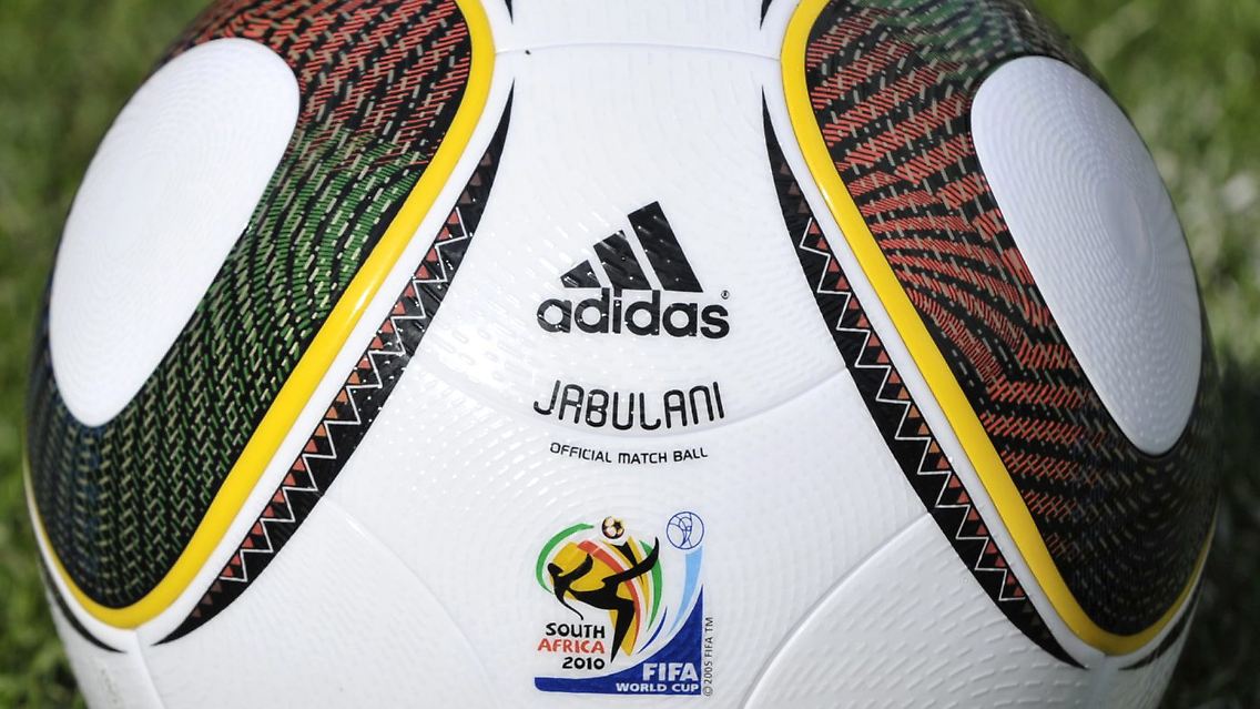 Großer Ball, große WM, große Ziele: Adidas kündigt nach Krisenjahr 2009 Gewinnwachstum an.