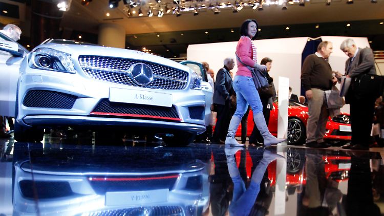 Eine zu frühe E-Mail und schon geht alles ganz schnell: Daimler präsentiert Quartalsbilanz früher.