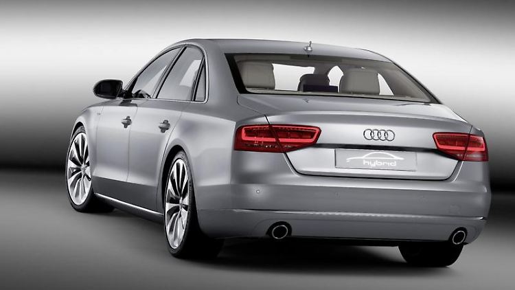 Sparsamkeit in der Oberklasse: Audi zeigt eine Hybrid-Studie des neuen A8.
