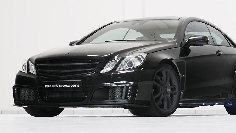 Laut Brabus der "schnellste Gran Tourismo der Welt": Der V12-Motor im umgebauten E-Klasse Coupé leistet 800 PS.