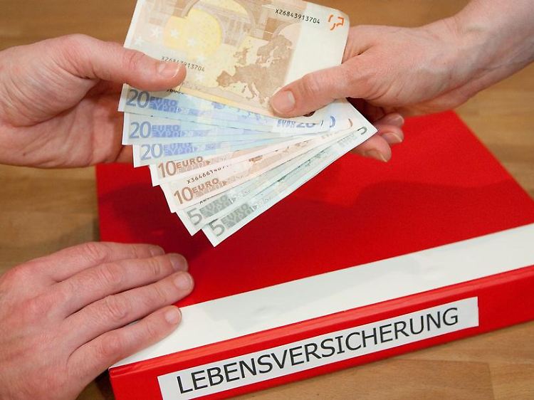 Bei einer vorzeitigen Kündigung der Lebensversicherung müssen Kunden mit finanziellen Verlusten rechnen.