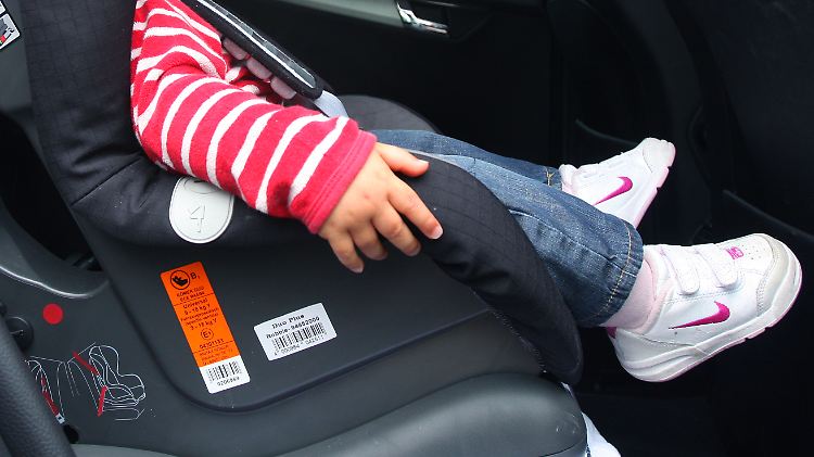 Beim Kindersitztest des ADAC erhielten sechs Modelle die Note "gut" (Symbolfoto, keines der getesteten Modelle).