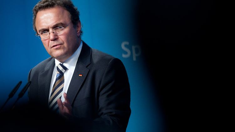"Wir helfen den Menschen gern, aber in ihrer Heimat", sagt Friedrich.