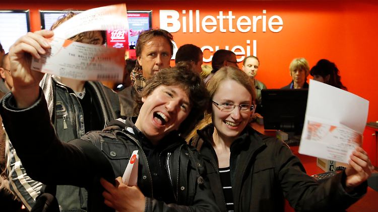 Glücklich waren die, die eine Karte ergattert hatten.