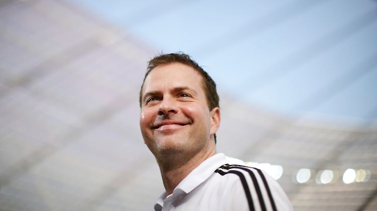 Freut sich auf das Duell Österreich-Deutschland: Bayer-Coach Sascha Lewandowski.