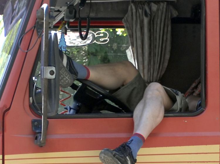 Der hantelstemmende Lkw-Fahrer kann jetzt erstmal eine längere Pause machen.