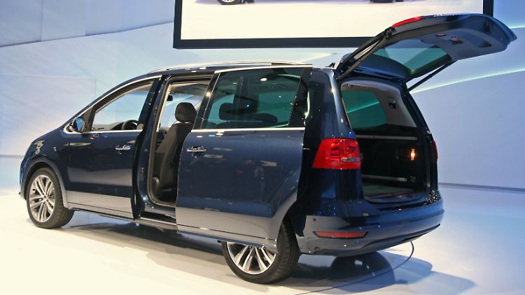 Schiebetüren für mehr Komfort: VW will beim neuen Sharan das Ein- und Aussteigen erleichtern.