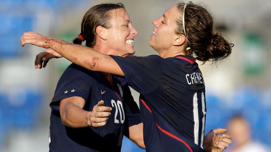 Tor für die USA: Lauren Cheney und Abby Wambach feiern.