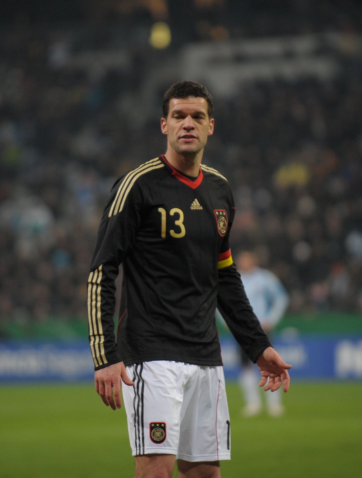 Die deutsche Fußball-Nationalmannschaft um Kapitän Michael Ballack ist mit einer Niederlage in die WM-Saison gestartet. 