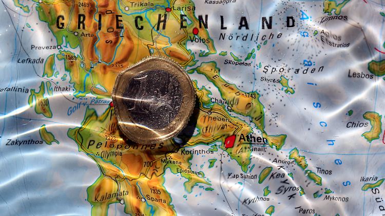 Landunter in Griechenland. Was tun, um den Euro über Wasser zu halten? Schuldenschnitt? Schuldenrückkauf? Die Geister scheiden sich.