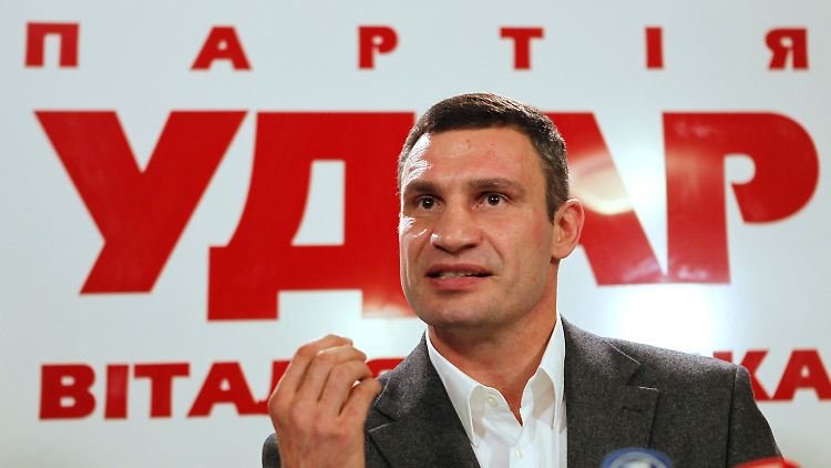 Vitali Klitschko bei einer Pressekonferenz in Kiew. Für ihn geht der Kampf weiter.