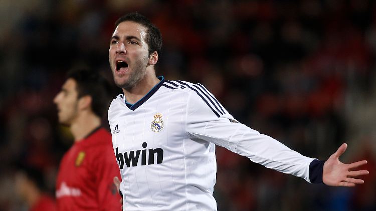 Gonzalo Higuain feiert seinen Erfolg.