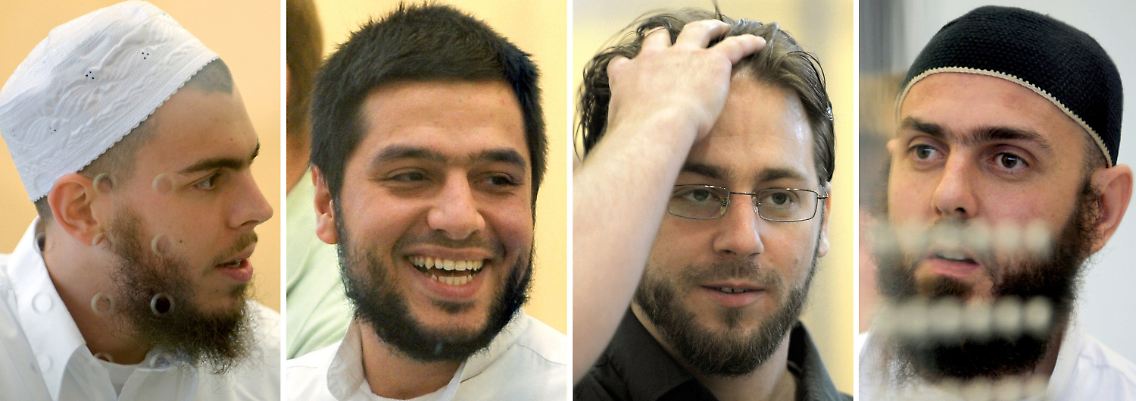 Die Angeklagten Daniel Schneider, Atilla Selek, Fritz Gelowicz und Adem Yilmaz (von links) im Verhandlungssaal.