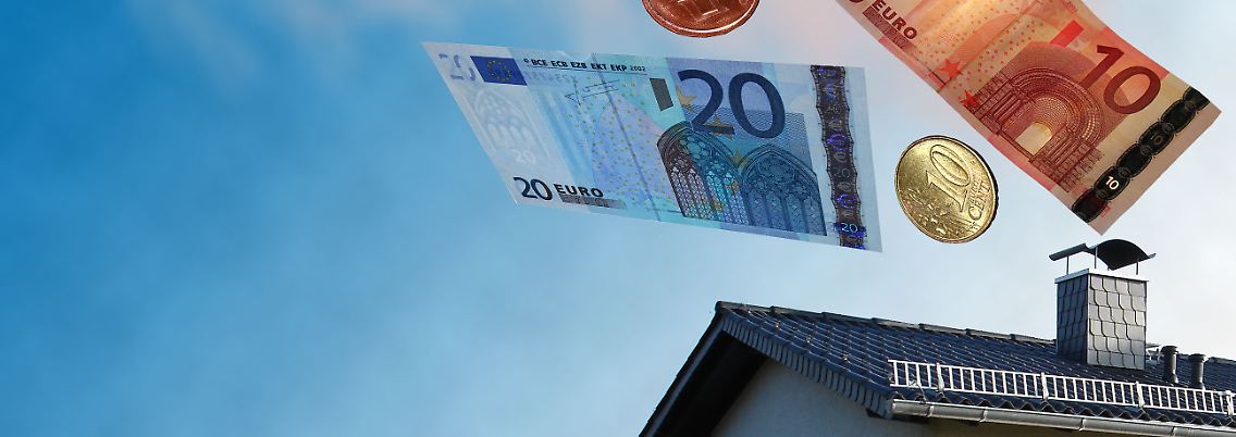 Eine Komplettsanierung kostet, jedoch entflieht dann auch weniger Geld durch Wände und Dächer.