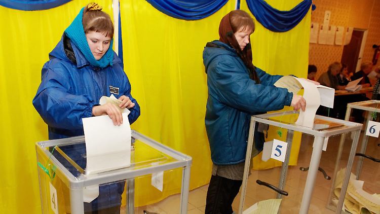Selbst die Kommunisten sprechen von Manipulation: Am Wochenende fanden in der Ukraine Parlamentswahlen statt.