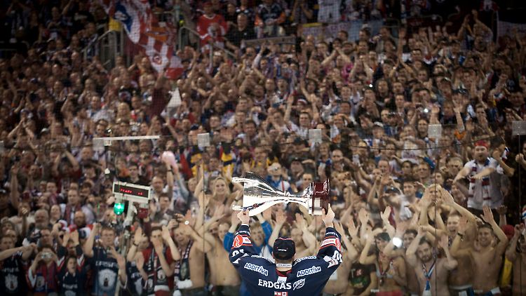 Felski holte mit den Eisbären sechs deutsche Meisterschaften.
