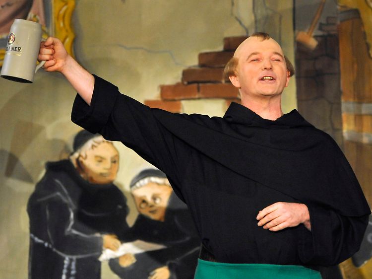 Lerchenberg alias "Bruder Barnabas" verteidigt sich: "Die Themen erfinde ich doch nicht, die liegen auf der Straße."