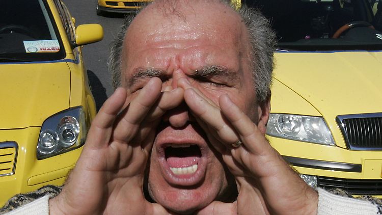 Auch die Taxifahrer in Athen streiken.