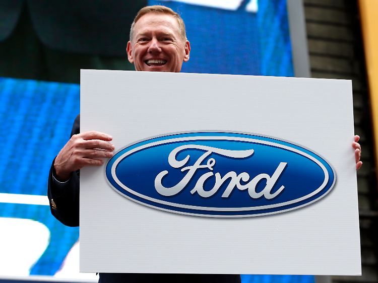 Sein Arbeitsplatz ist derzeit nicht gefährdet: Alan Mulally legt starke Zahlen vor (Archivbild).