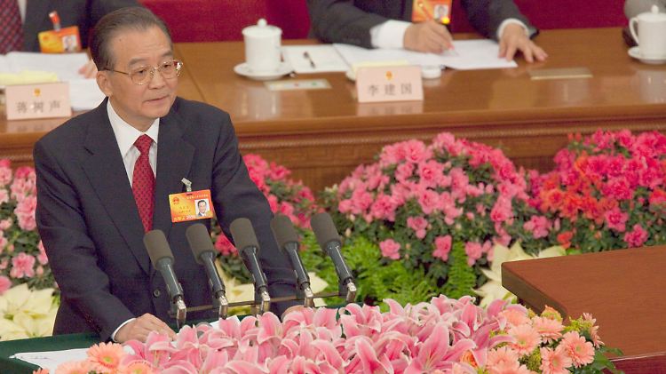 Wen Jiabao legt den Rechenschaftsbericht vor.
